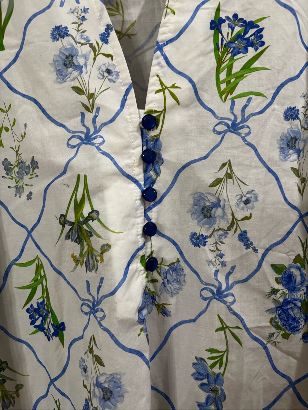Entro blouse size medium. Never worn. - Picture 2 of 7